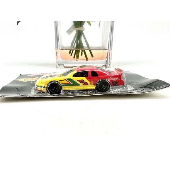 1995 Kelloggs Racing Terry Labonte 1/64 Diecast Chevrolet Monte Carlo Mini Car - Picture 4 of 5